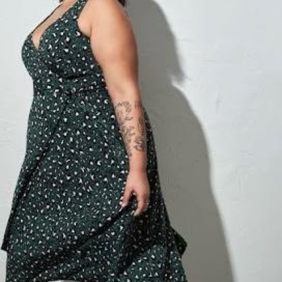 Torrid NWT Midi Studio Knit Hi Low Green Leopard Print Dress Size 1 - Picture 1 of 13